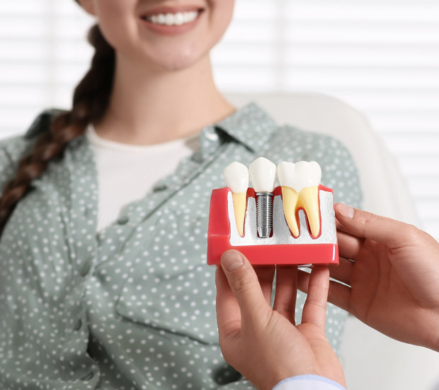 Pompano Beach The Difference Between Dental Implants and Mini Dental Implants